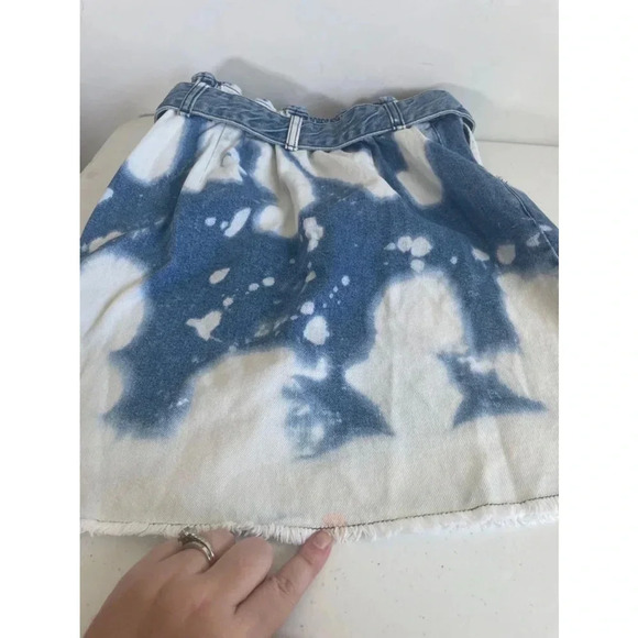 Women's BDG Urban Outfitters Bleached Denim Mini Skirt Raw Hem Size S GUC! 0207 - Picture 13 of 16